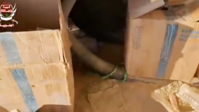 الحكومة: نقل الحوثي الألغام في صناديق الإغاثة جريمة شنعاء