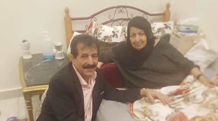 اللواء حسين العجي العواضي مع والدته المرحومة شمس الشنية