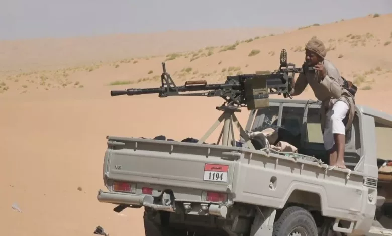 جانب من المعارك الدائرة بين الجيش اليمني والحوثيين جنوب مأرب