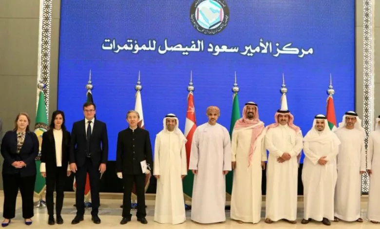 أمين عام الخليجي نايف الحجرف لسفراء الخمس في اليمن المشاورات فرصة لإنهاء الأزمة