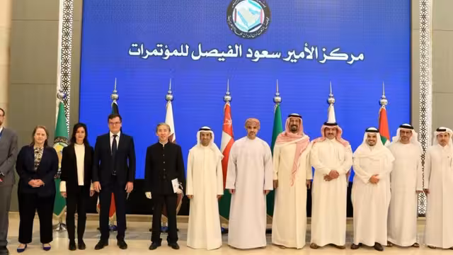 أمين عام الخليجي لسفراء الخمس في اليمن: المشاورات فرصة لإنهاء الأزمة