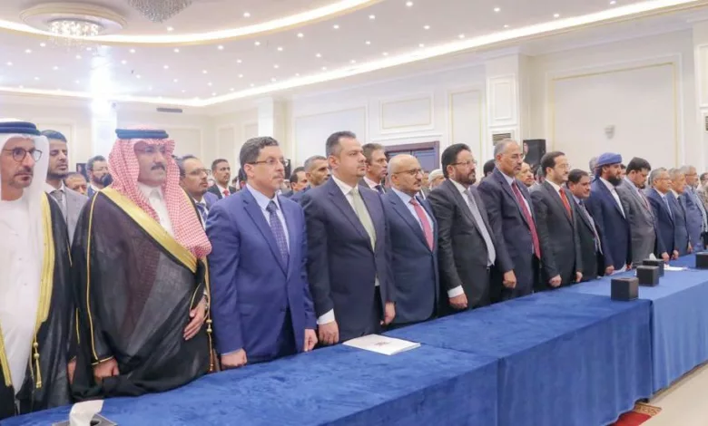المجلس الرئاسي يؤدي اليمين الدستورية أمام البرلمان في عدن