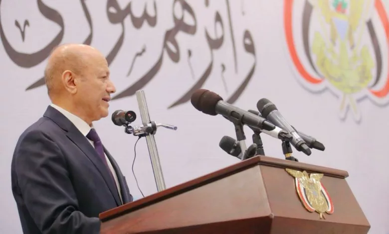 رئيس المجلس الرئاسي في اليمن رشاد العليمي يلقي كلمة أمام البرلمان في عدن