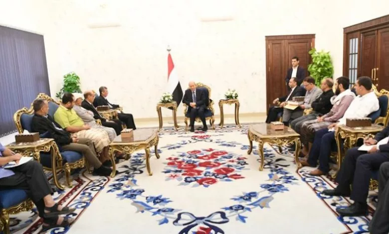 العليمي يوجه الحكومة بتقديم التسهيلات للقطاع الخاص