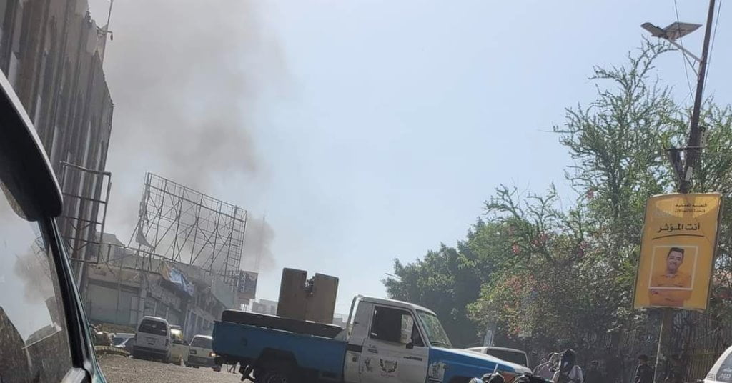 الحوثيون يقصفون إدارة أمن تعز بطائرة مسيرة وسقوط 10 مصابين