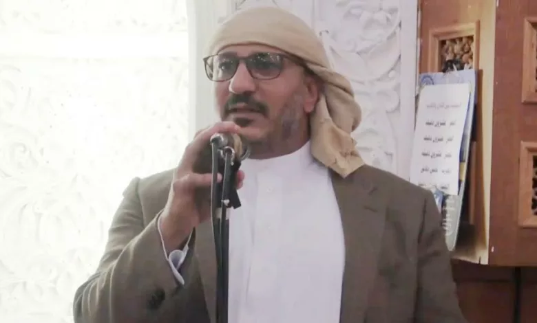 نائب رئيس المجلس الرئاسي العميد طارق صالح يلقي كلمة من مسجد في المخا
