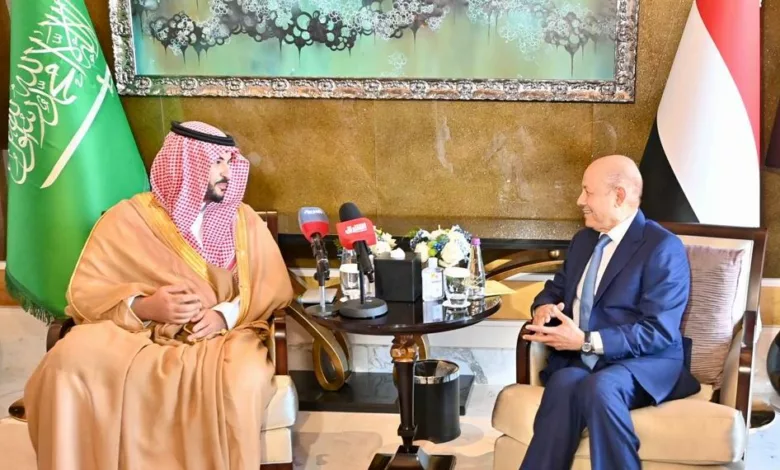 رئيس المجلس الرئاسي في اليمن رشاد العليمي يستقبل نائب وزير الدفاع السعودي خالد بن سلمان