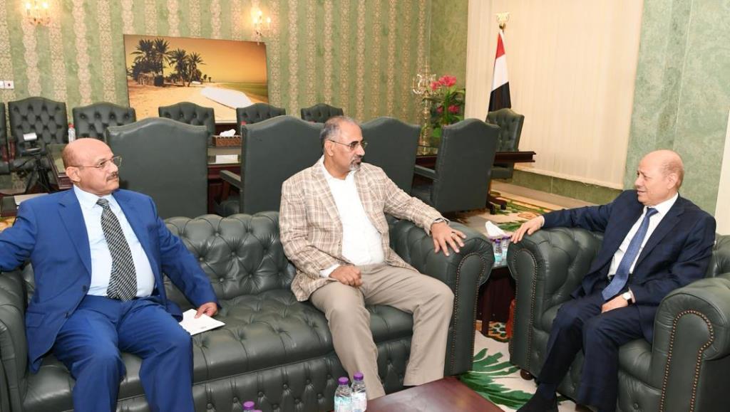 العليمي والزبيدي يستقبلان محافظ البنك المركزي اليمني أحمد غالب