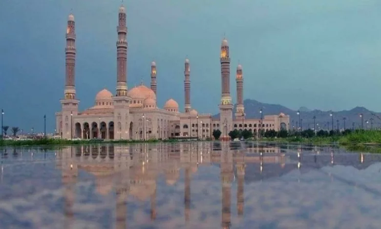 صورة في جامع الصالح مع الأمطار الأخيرة في صنعاء
