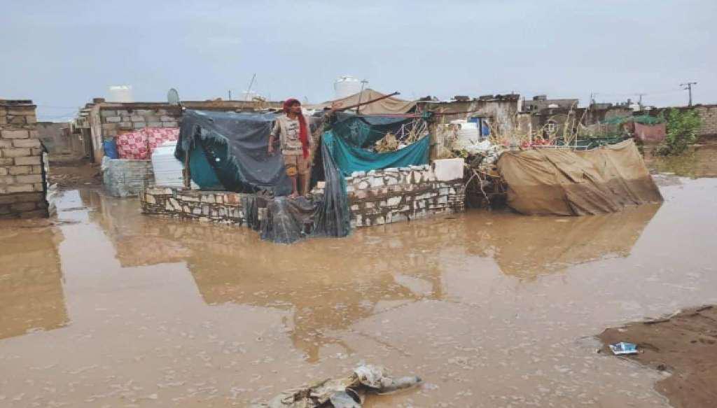 الأمطار والسيول تجرف خيام وممتلكات النازحين في مأرب وسط اليمن