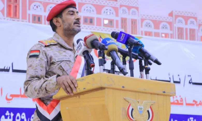رئيس الأركان صغير بن عزيز في احتفال لأبناء ذمار بأعياد الثورة اليمنية