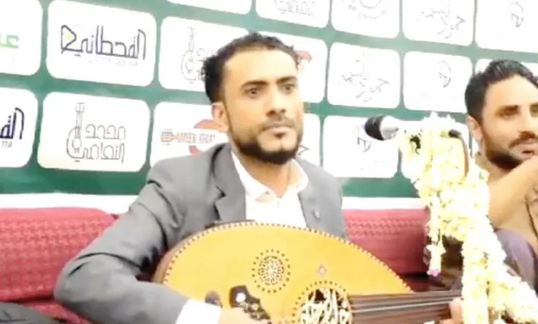 خليل فرحان يلهب حماس الحاضرين بعزف أناشيد وطنية
