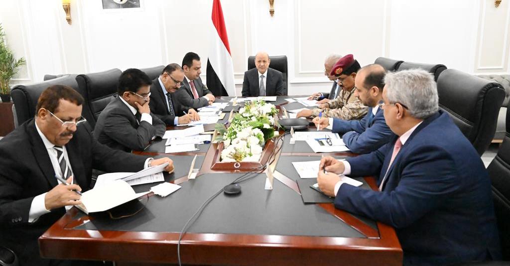 مجلس الدفاع الوطني في اليمن يجتمع برئاسة العليمي في ضوء تصعيد الحوثيين