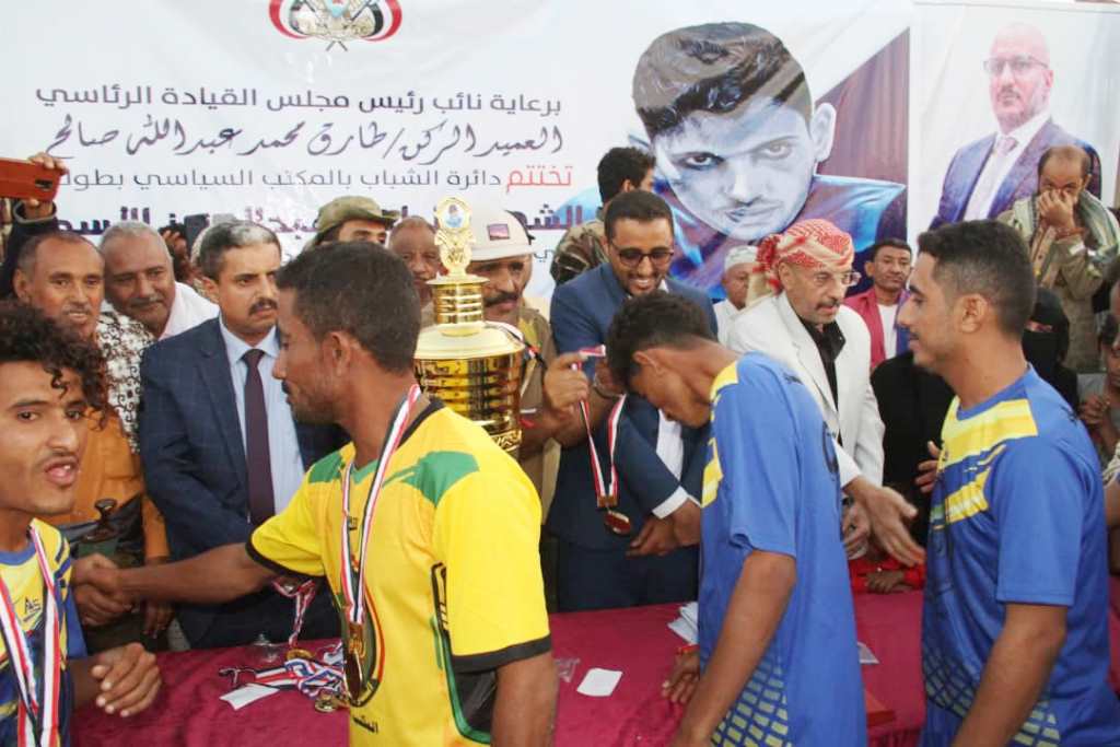 تتويج منتخب المخا بعد فوز شاق على منتخب الخوخة 