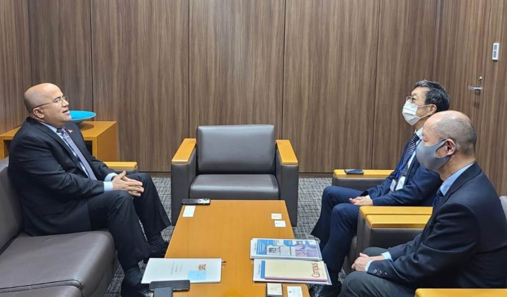 سفير اليمن في اليابان عادل السنيني يبحث مع الجانب الياباني تعزيز التبادل الثقافي