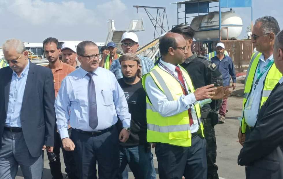 رئيس طيران اليمنية ناصر محمود يتفقد معدات وهنجر الصيانة الحديثين في مطار عدن
