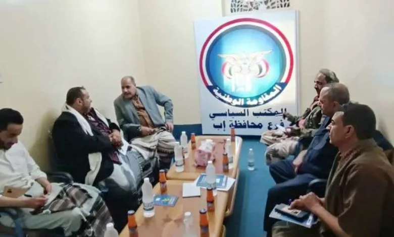 رئيس فرع سياسي المقاومة في إب يلتقي مدير قعطبة