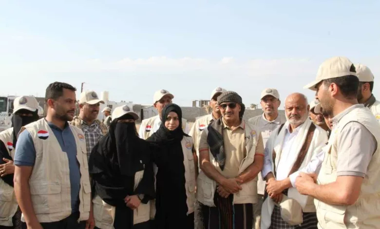 طارق صالح يدشن حملة مشاريع إنسانية وتنموية المخا