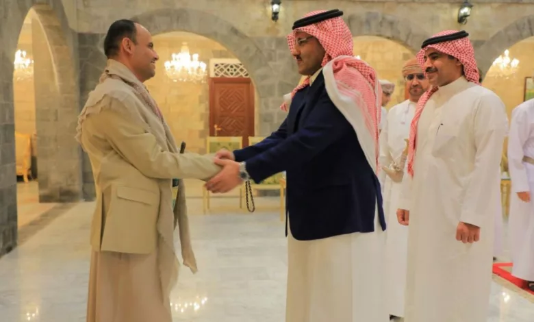 السفير السعودي محمد آل جابر يلتقي قادة الحوثيين في صنعاء