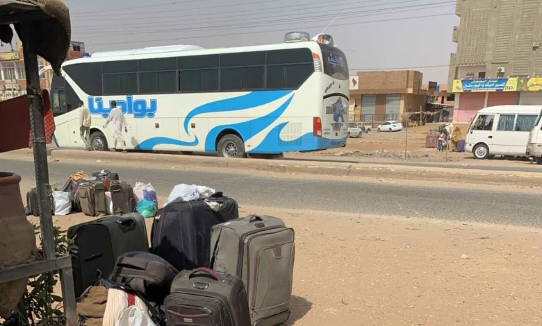 عمليات إجلاء لرعايا في السودان وأنباء عن مبادرة دولية