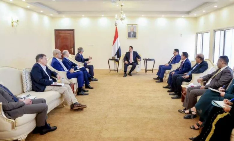 رئيس الحكومة اليمنية يستقبل سفراء أوروبيين في عدن