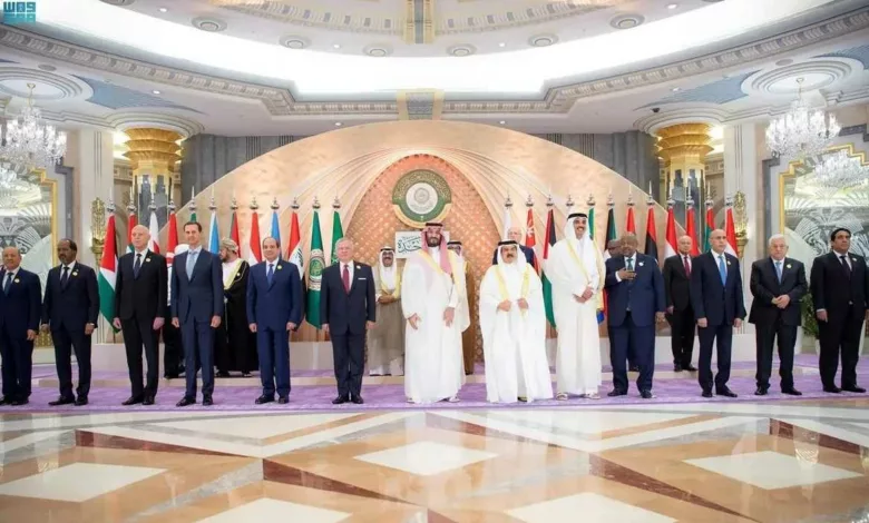 القادة العرب خلال القمة العربية 32 في جدة السعودية