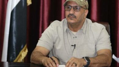 العميد طارق صالح خلال ترؤسه اجتماع دوائر المكتب السياسي
