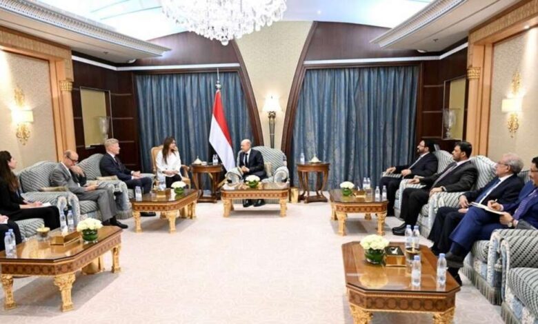 اجتماع المبعوث الأممي إلى اليمن غروندبرغ مع رئيس وأعضاء المجلس الرئاسي اليمني