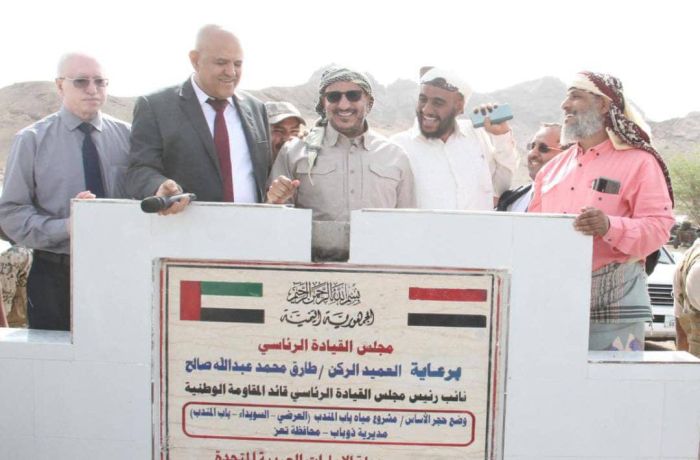 طارق صالح يفتتح مشروع مياه باب المندب في ذوباب تعز