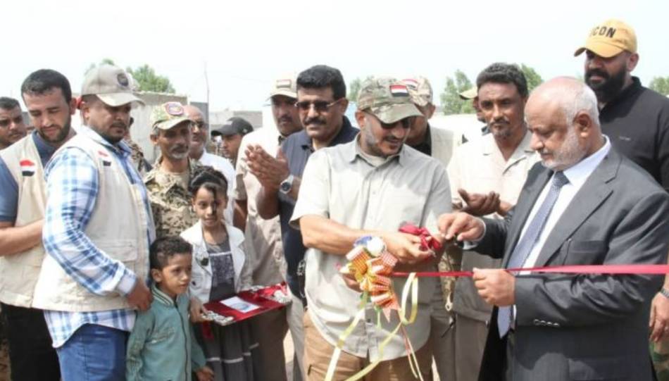 طارق صالح يدشن العام الدراسي بافتتاح مدارس في المخا والحديدة