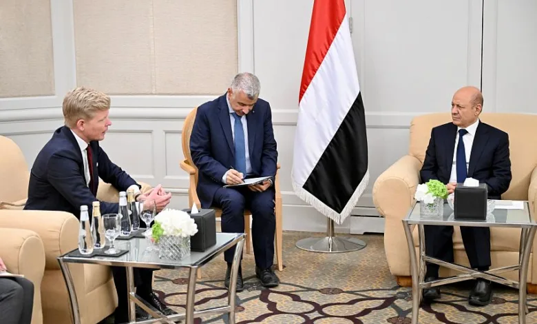 الرئيس العليمي يلتقي المبعوث الأممي إلى اليمن هانس غروندبرغ
