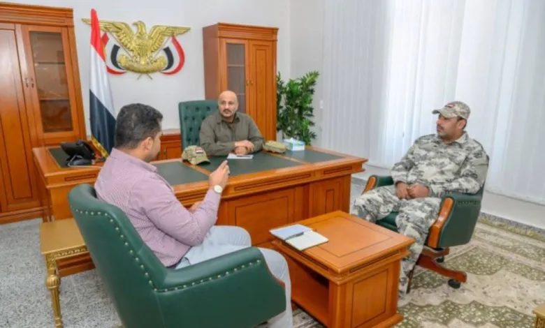 طارق صالح يجتمع مع مسؤولية الهيئة البحرية وقائد خفر السواحل لمناقشة الوضع في المياه اليمنية