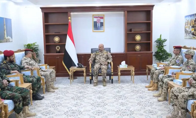 نائب رئيس مجلس القيادة الرئاسي طارق صالح يلتقي قيادات المحاور بمحافظتي تعز والحديدة