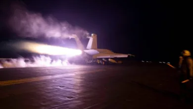 طائرة أمريكية قبل إقلاعها لتنفيذ عمليات ضد الحوثيين في اليمن