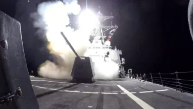 قوات البحرية الأمريكية وحلفاؤها تقصف أهداف مفترضة لجماعة الحوثيين في اليمن