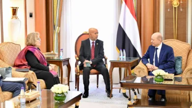 رئيس مجلس القيادة اليمني رشاد العليمي في لقاء وزير الخارجية الاميركية لشؤون الشرق الادنى باربرا ليف