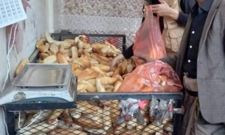 شكاوى في مخابز صنعاء من مصادرة الحوثيين أقراص الخبز