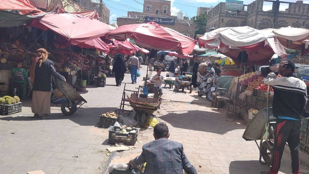 أحد الأسواق الشعبية في صنعاء (نشوان نيوز )