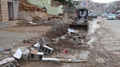 لجنة الطوارئ في المكلا حضرموت تقوم بأعمال إزالة لآثار المنخفض الجوي والأمطار الغزيرة في المحافظة