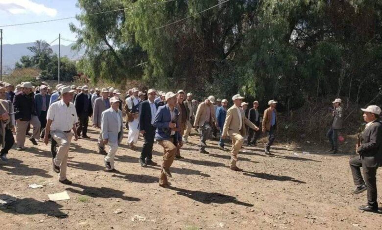 الحوثيون يجبرون أكاديمي جامعة صنعاء على تمارين تدريبية وترديد الصرخة