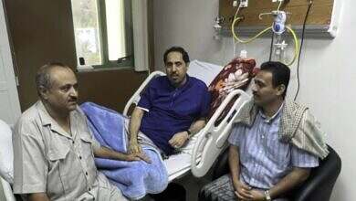 رئيس دائرة الشباب بالمكتب السياسي يطمئن على صحة وزير الرياضة نايف البكري (إعلام المقاومة)