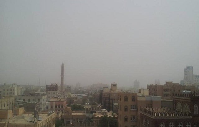موجة غبار في العاصمة صنعاء