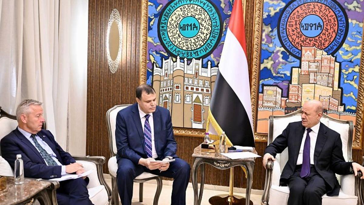 الرئيس العليمي: الدولة تردع المليشيات ولا تغلق باب السلام العادل