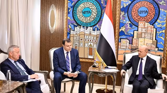 الرئيس العليمي: الدولة تردع المليشيات ولا تغلق باب السلام العادل