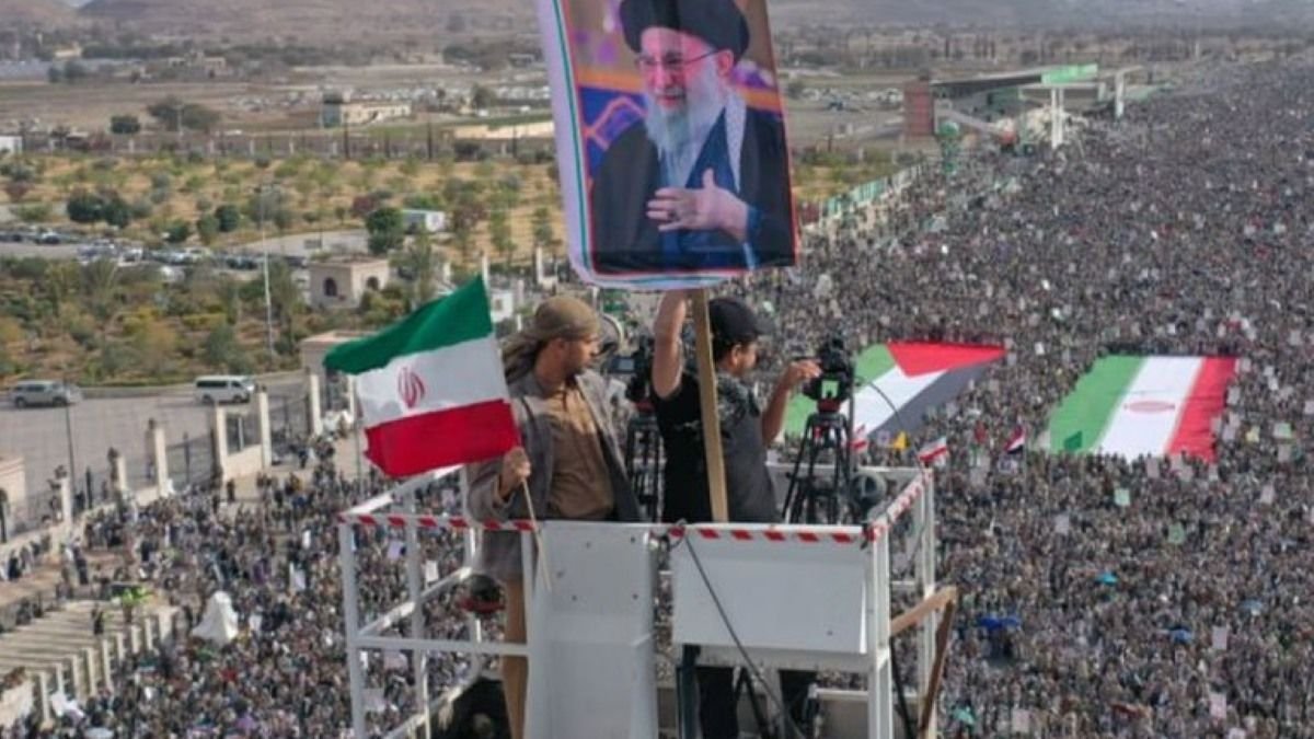 مصادر: إيران دفعت مؤخراً بقيادات من الحرس الثوري وأسلحة إلى اليمن