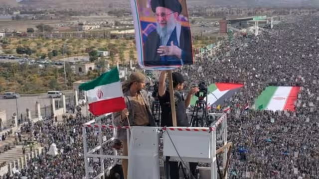 مصادر: إيران دفعت مؤخراً بقيادات من الحرس الثوري وأسلحة إلى اليمن