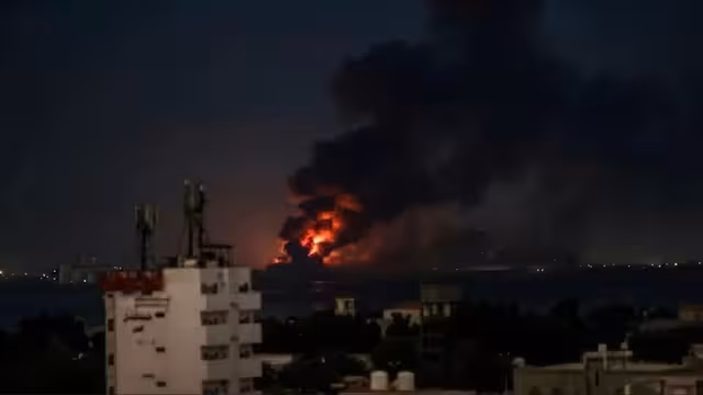التحالف يعلن مهماجمة مواقع حوثية في الحديدة عقب استهداف السفن التجارية
