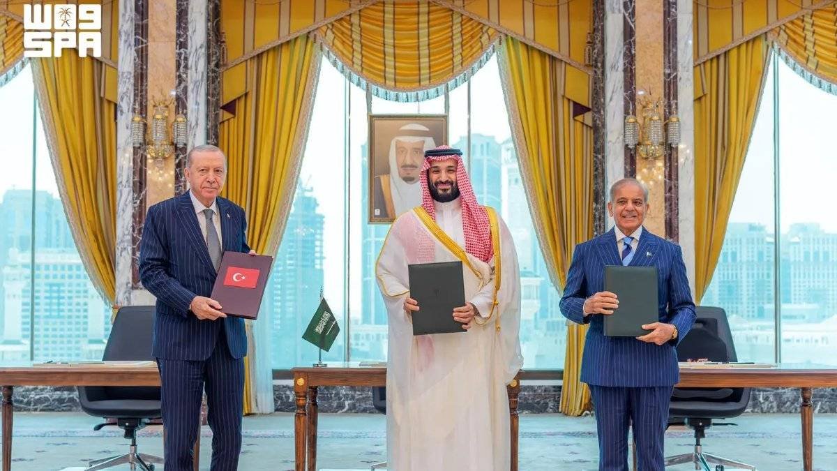 بيان توقيع اتفاقية مكة للدفاع المشترك بين السعودية وتركيا وباكستان
