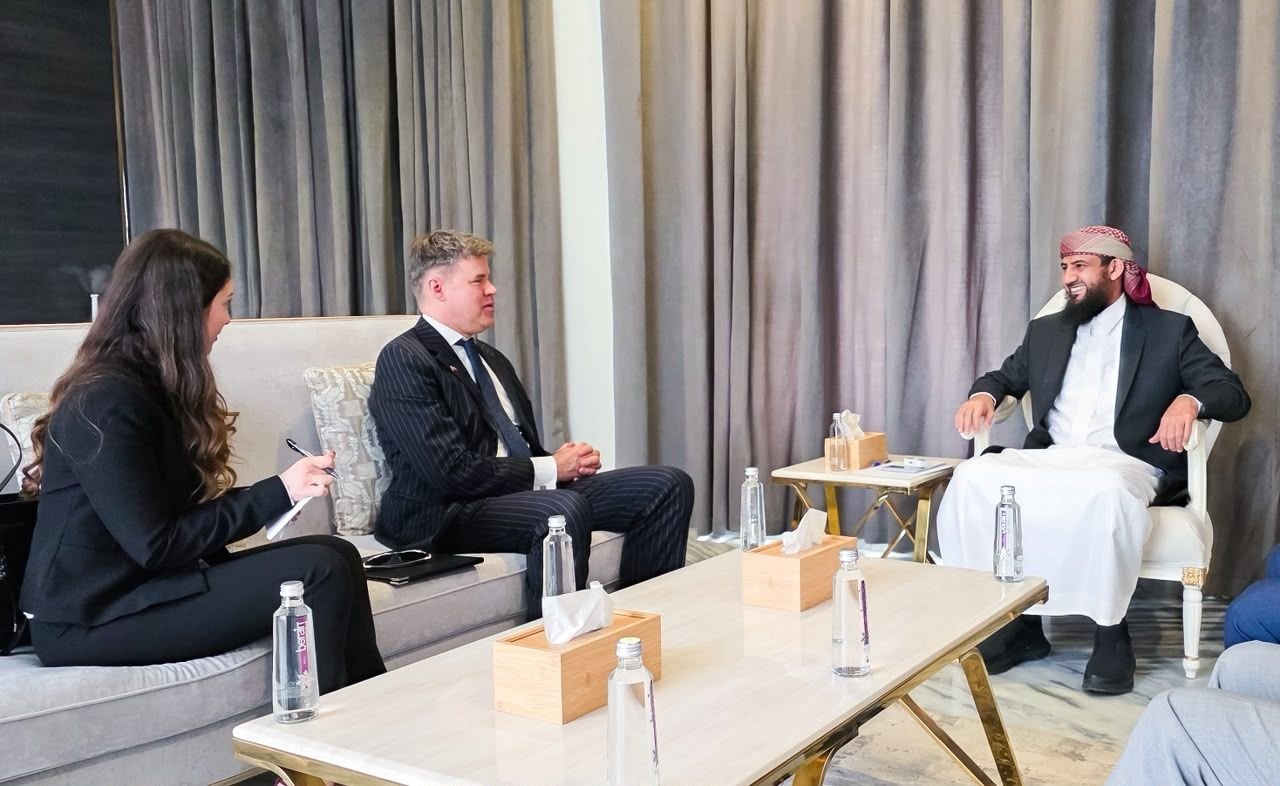 المحرمي يناقش تصعيد الحوثيين مع دبلوماسيين أمريكيين