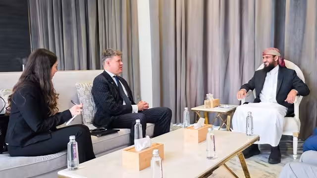 المحرمي يناقش تصعيد الحوثيين مع دبلوماسيين أمريكيين